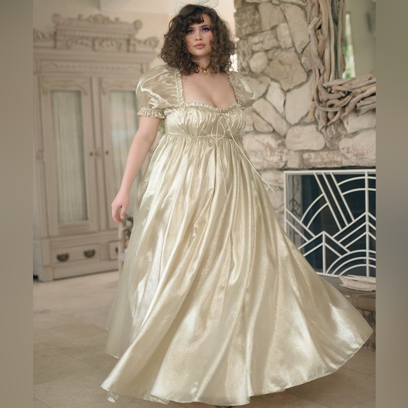 NWOT Selkie Seashell Gown in Champagne - Size XXL